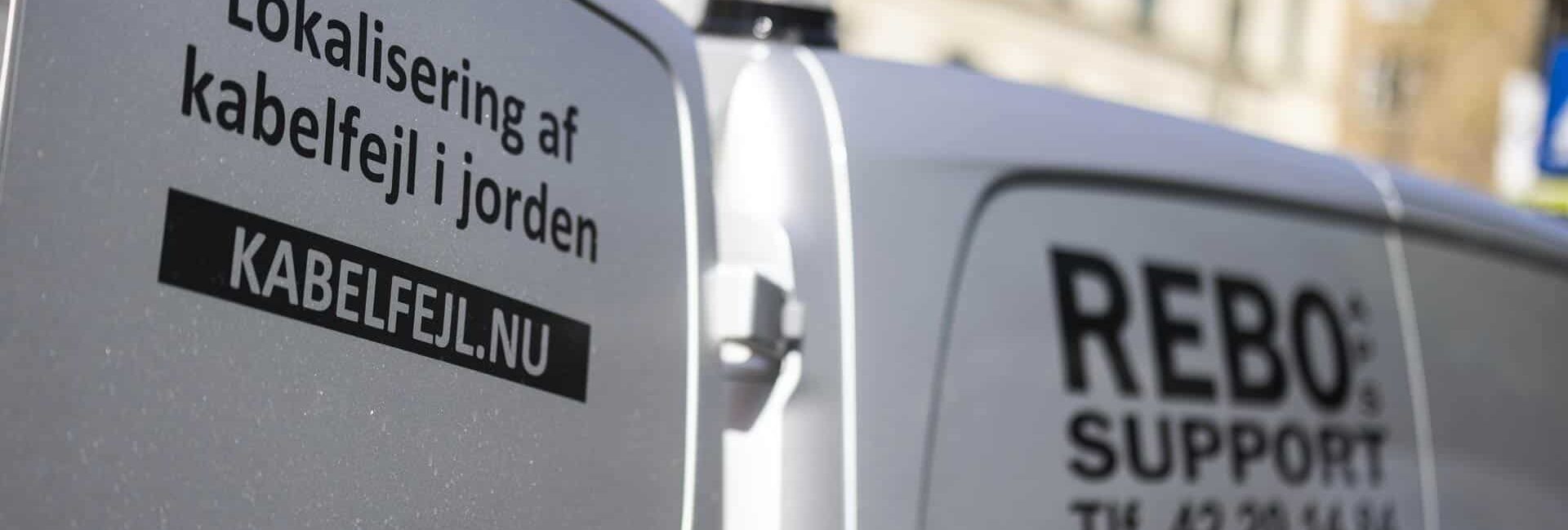 Gør boligforeningen klar til elbilboomet: Den komplette guide til fælles ladestandere