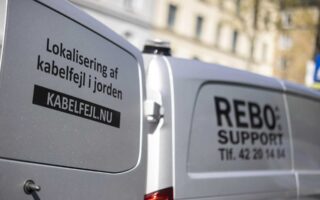 Gør boligforeningen klar til elbilboomet: Den komplette guide til fælles ladestandere