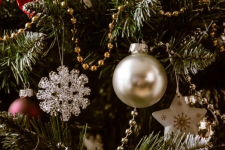 Gaver, der glitrer: Sådan finder du julegaven, der varmer hjertet