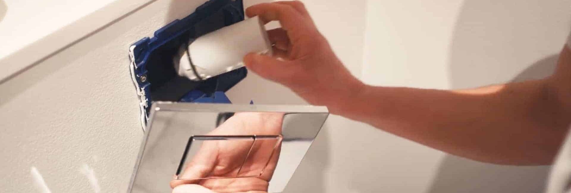 Professionel reparation af utæt eller løbende toilet i praksis