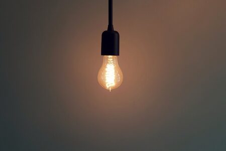 Gør dit hjem mere hyggeligt med en gulvlampe eller standerlampe: Inspiration til indretning