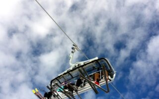 Skiferie på budget: Gode råd til en billig tur på pisterne