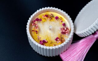 Gør aftenerne magiske: Indret med duftlys af bamboo og viol