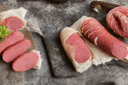 Sådan laver du hjemmelavet rullepølse som en mester med en rullepølsepresser